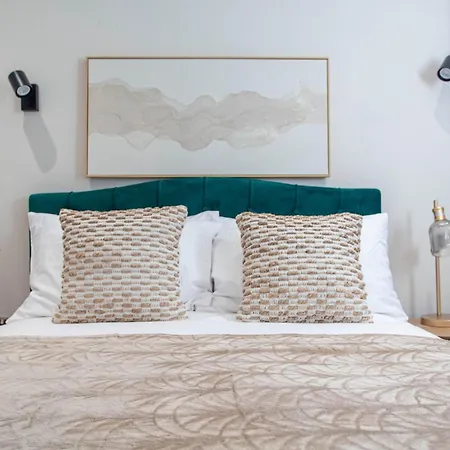 Arena Luxe 1 Bedroom - Sleeps 3-4 * Leeds (West Yorkshire)